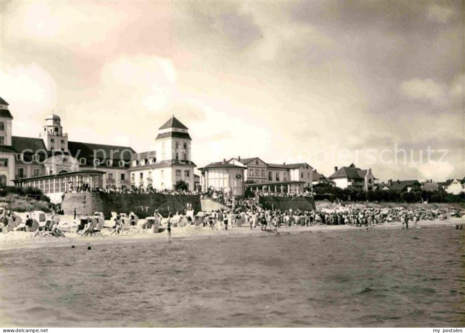 72700915 Binz Ruegen Strand Mit Kurhotel Binz - Sonstige & Ohne Zuordnung