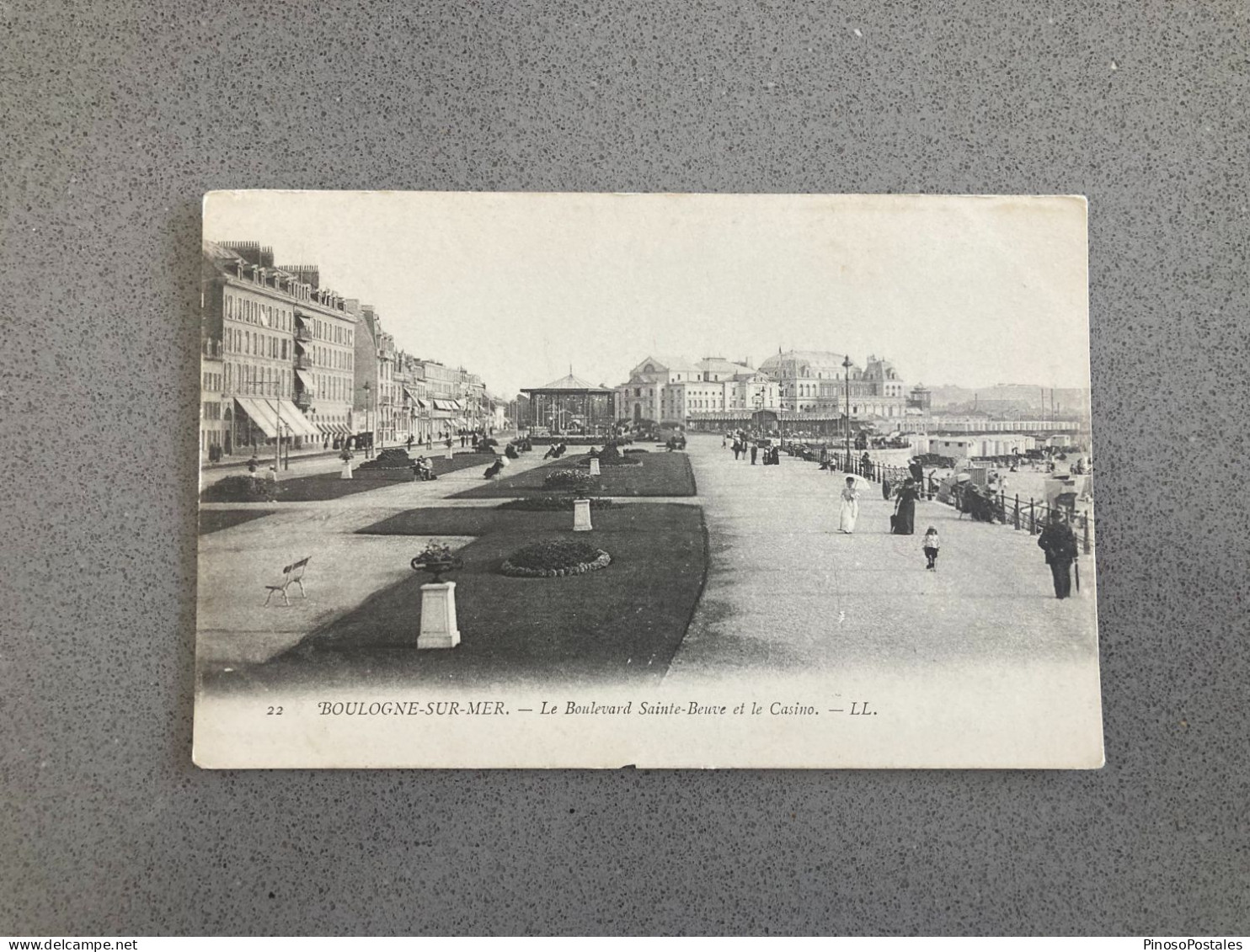 Boulogne-sur-Mer Le Boulevard Sainte-Beuve Et Le Casino Carte Postale Postcard - Boulogne Sur Mer