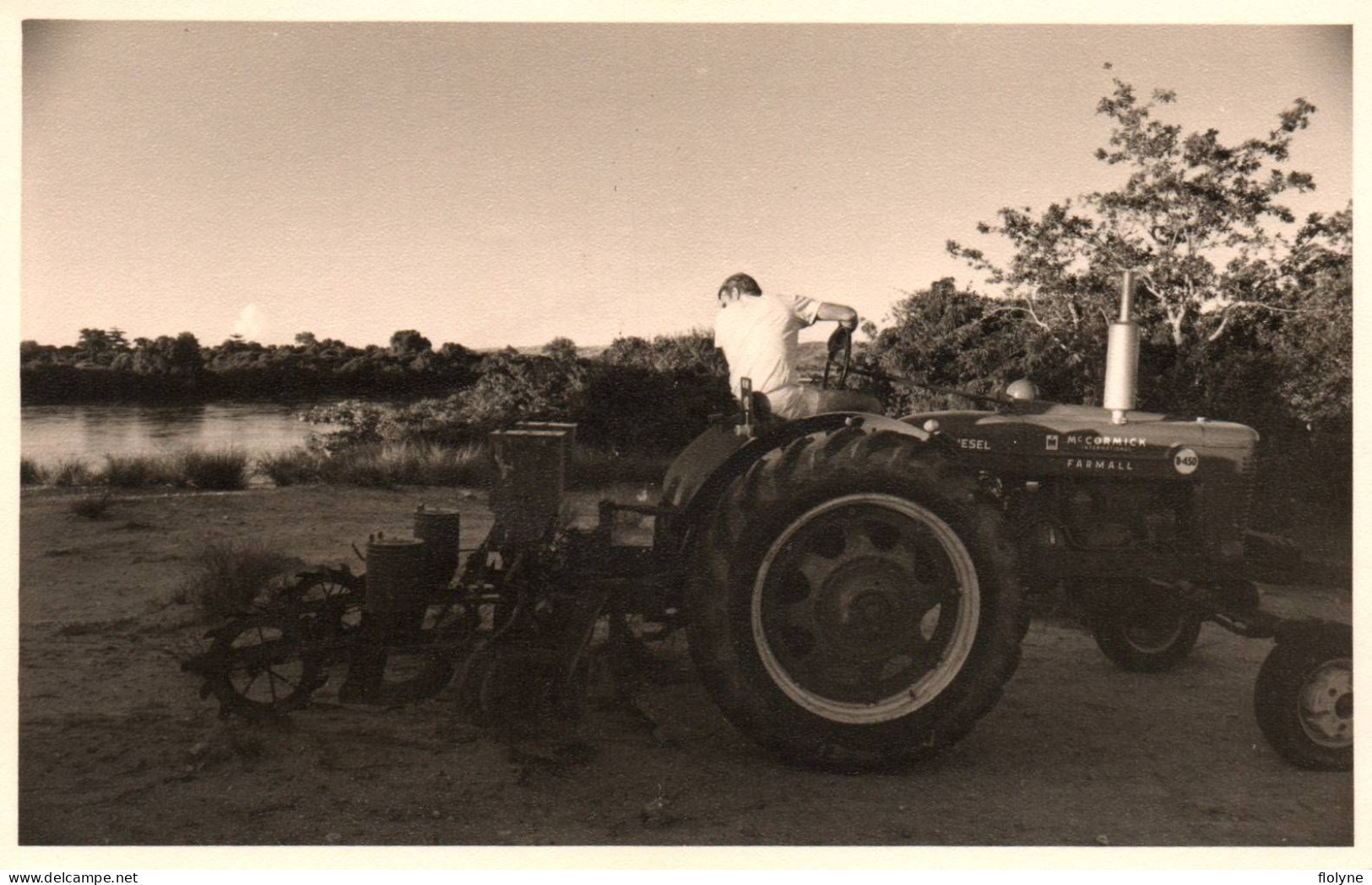 Agriculture - Photo Ancienne - Tracteur De Marque MC CORMICK Farmal - 8,5X13,5cm - Tractors