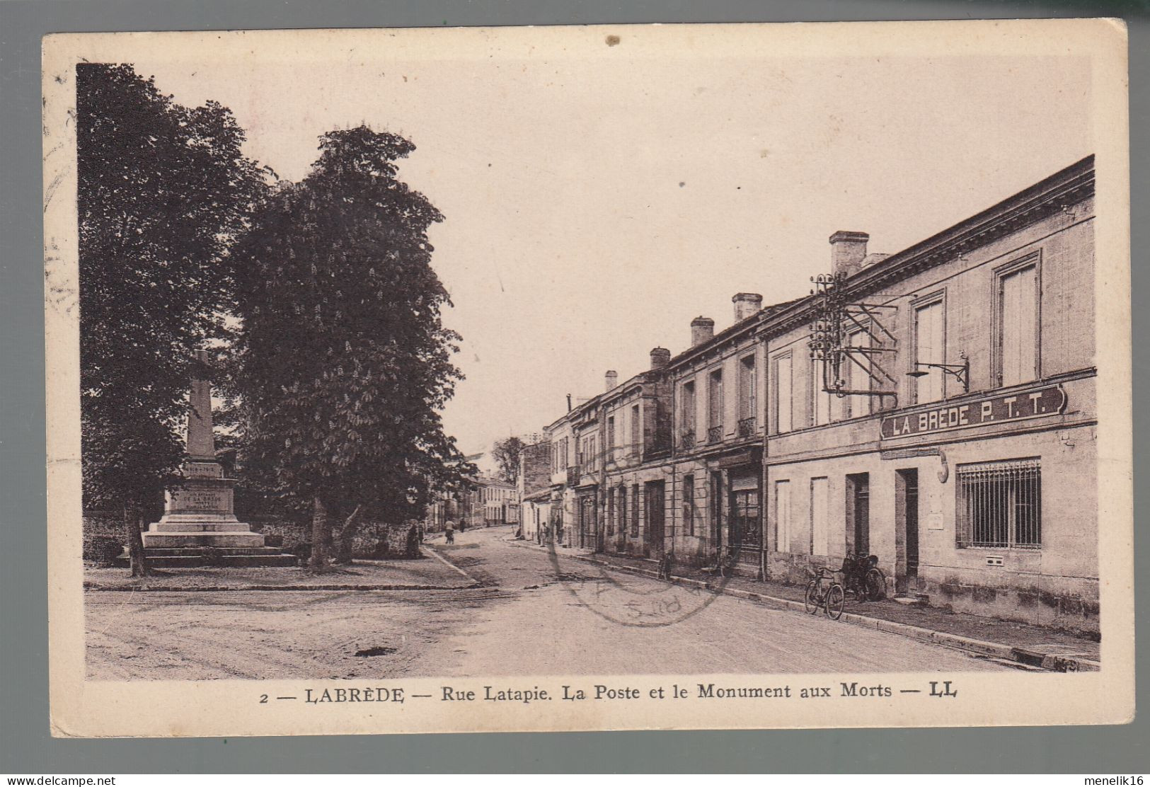 CP - 33 - Labrède - Rue Latapie - Poste - Monument Aux Morts - Autres & Non Classés