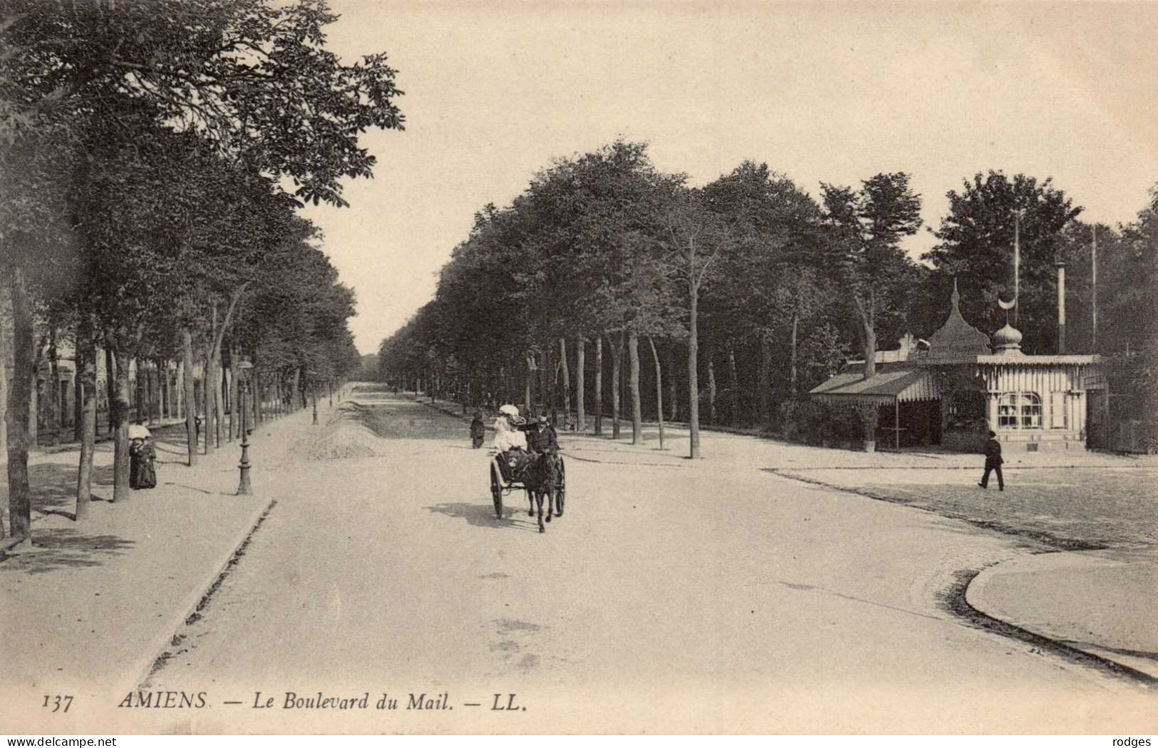 80 , Cpa  AMIENS , 137 , Le Boulevard Du Mail (15363) - Amiens