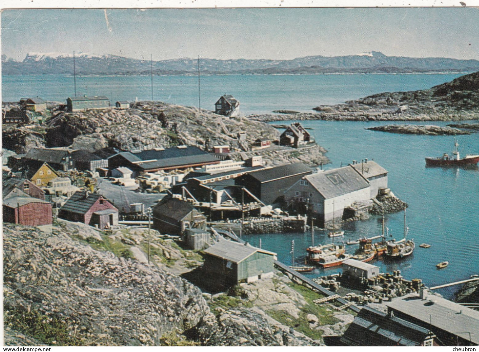 GROENLAND..CPSM. SUKKERTOPPEN "THE OLD QUARTER AND THE HARBOUR "  ANNEE 1972 + TEXTE + TIMBRES - Grönland