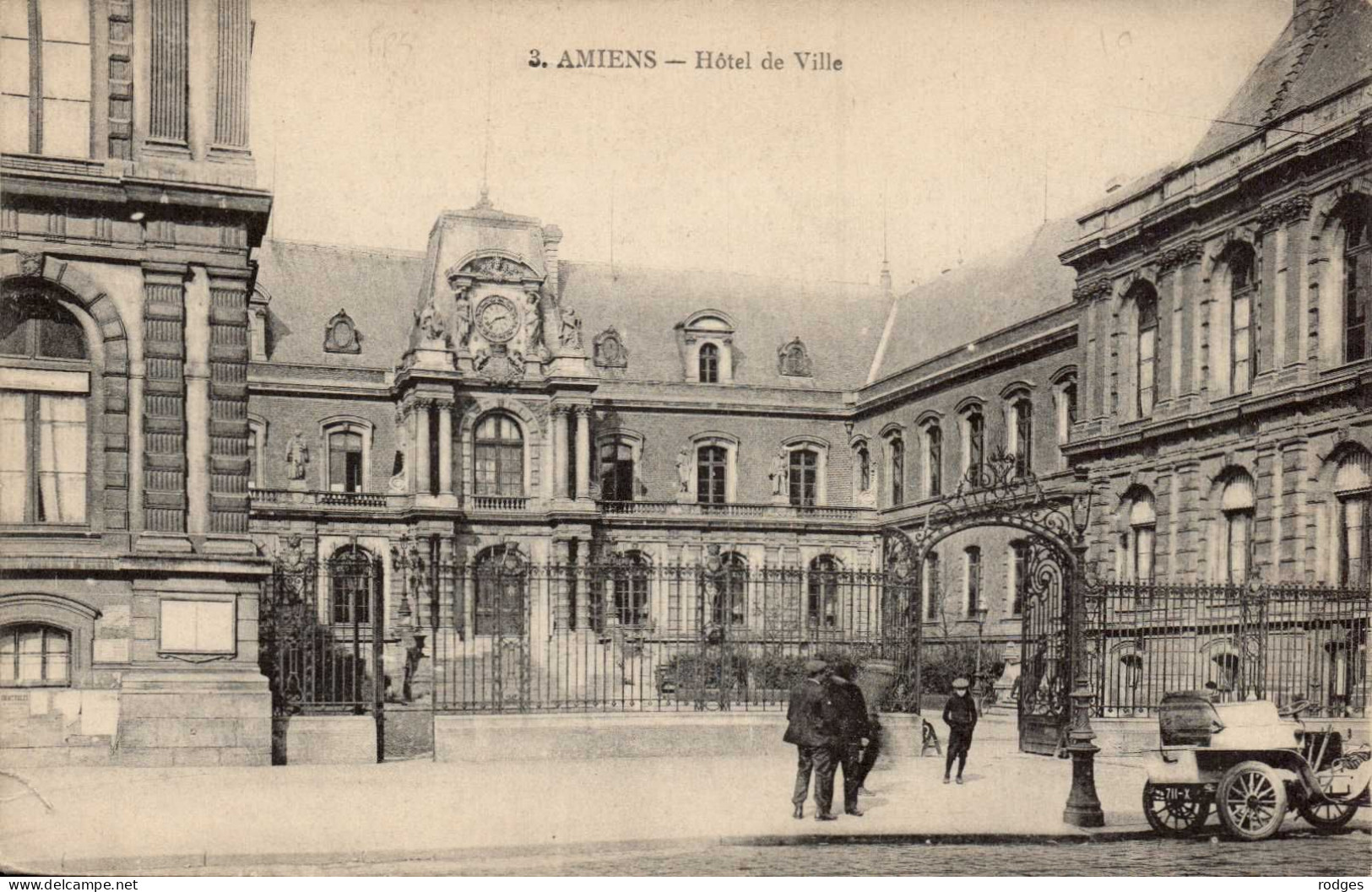 80 , Cpa  AMIENS , 2 , Hotel De Ville (15365) - Amiens