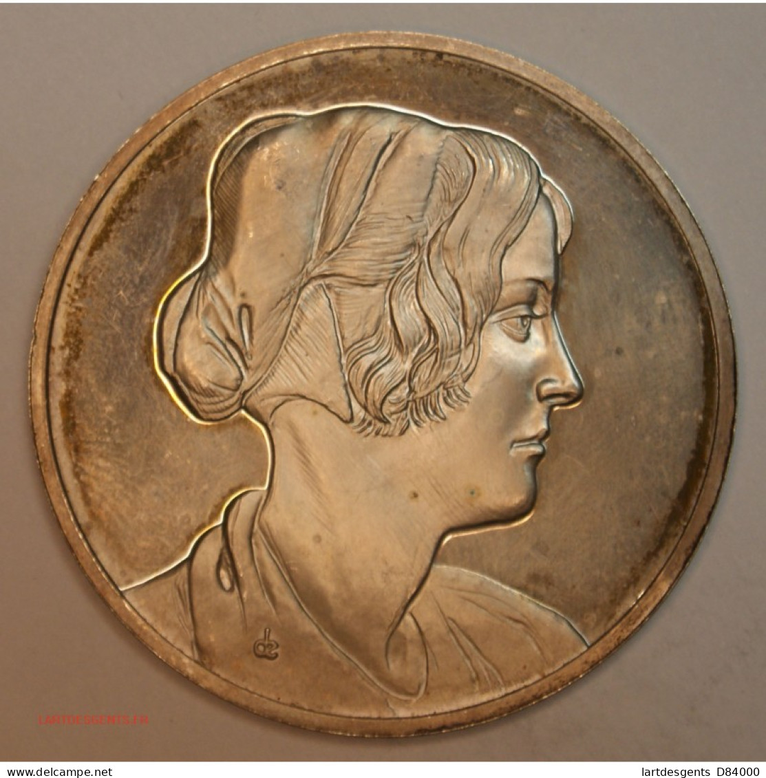 Médaille Argent 1er TITRE- PORTRAIT DE JEUNE FILLE AVEC BONNET, Lartdesgents.fr - Royaux / De Noblesse