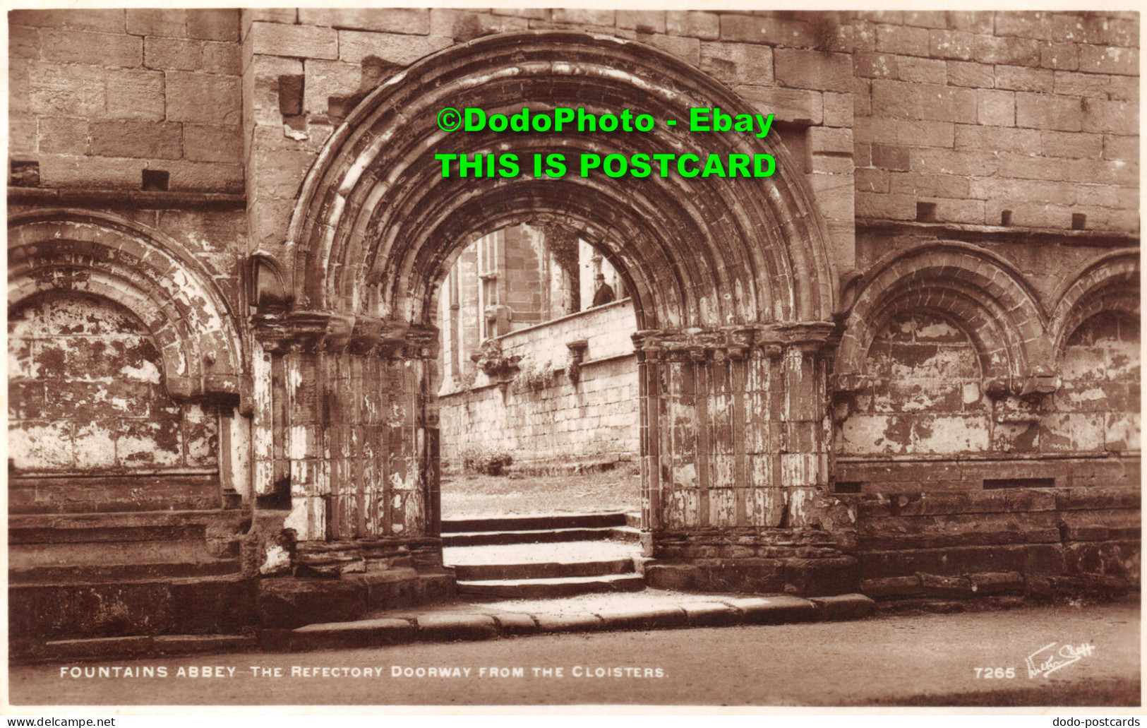 R422823 Fountains Abbey. The Refectory Doorway From The Cloisters. Walter Scott. - Wereld