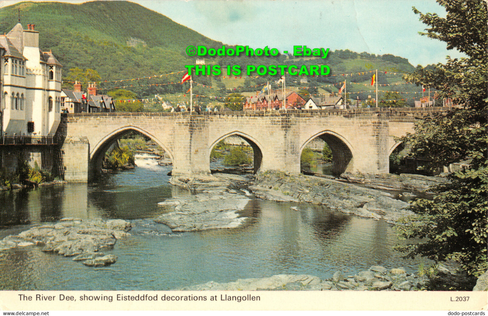 R449172 The River Dee Showing Eisteddfod Decorations At Llangollen. L. 2037. Den - Wereld