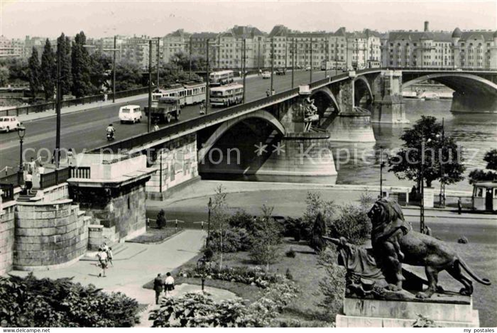 72693971 Budapest Margit Hid Margaretenbruecke LLoewenskulptur Donau Budapest - Hungary