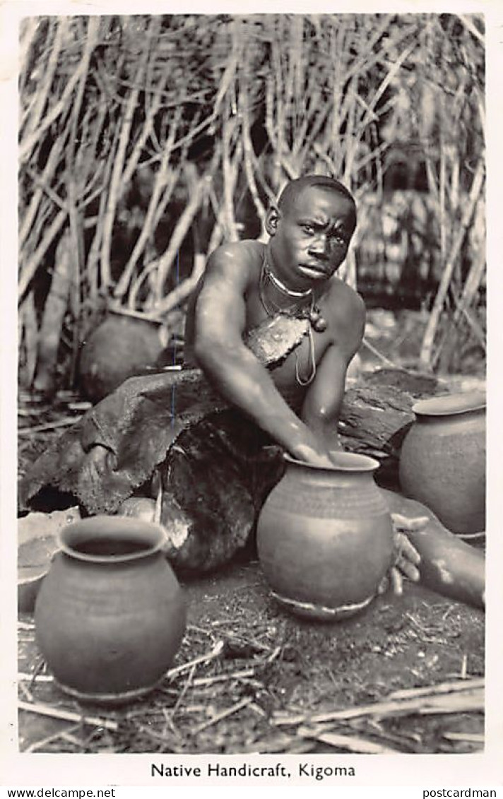 Tanganyika - KIGOMA - Native Potter - Publ. A. C. Gomes & Son  - Tanzanía
