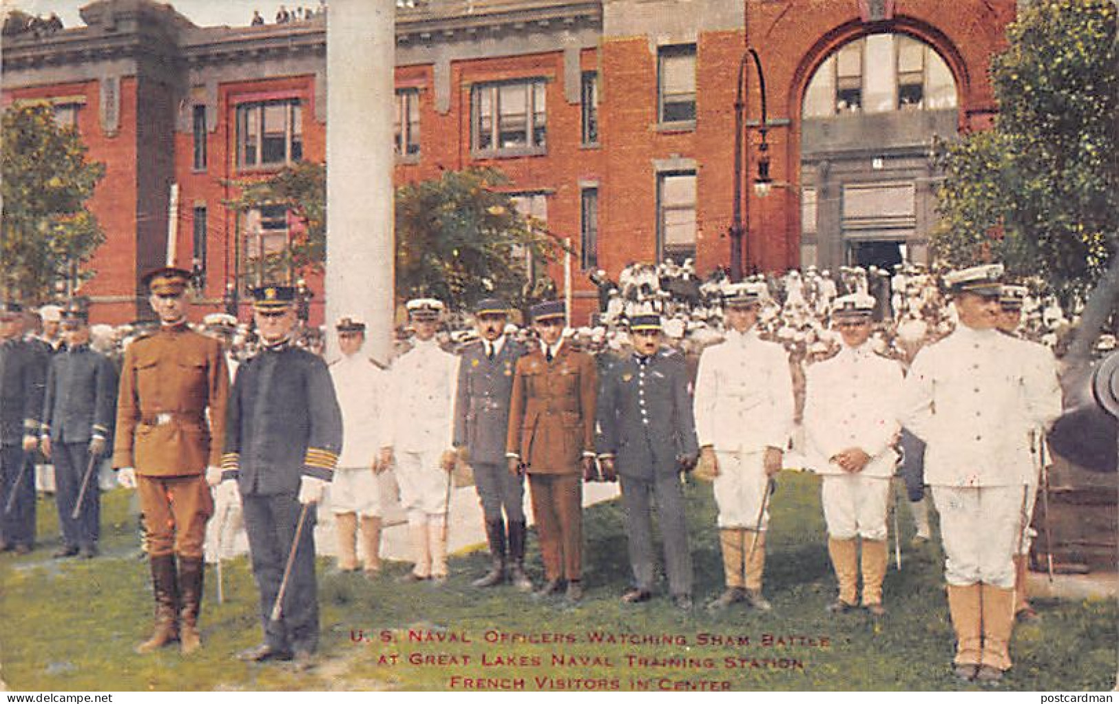 Usa - CHICAGO (IL) Naval Station Great Lakes - U.S. Naval Officers Watching Sham Battle - French Visitors In Center - Chicago