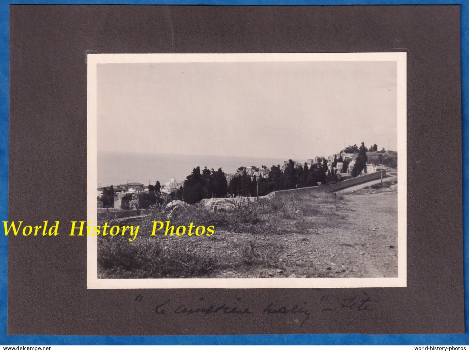 2 Photos Anciennes - SETE - Le Cimetiére Marin - 1926 - Vue Générale Et Tombe Particuliére à Identifier - Histoire - Orte