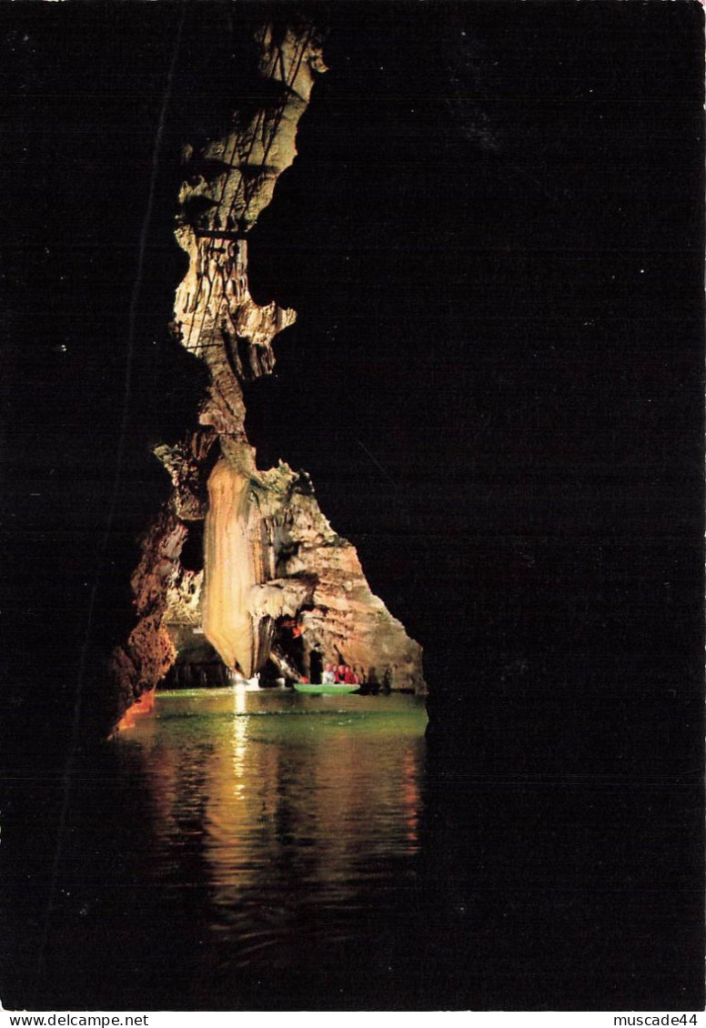 GOUFFRE DE PADIRAC - LE LAC DE LA PLUIE VU DE LA RIVIERE PLANE - Padirac