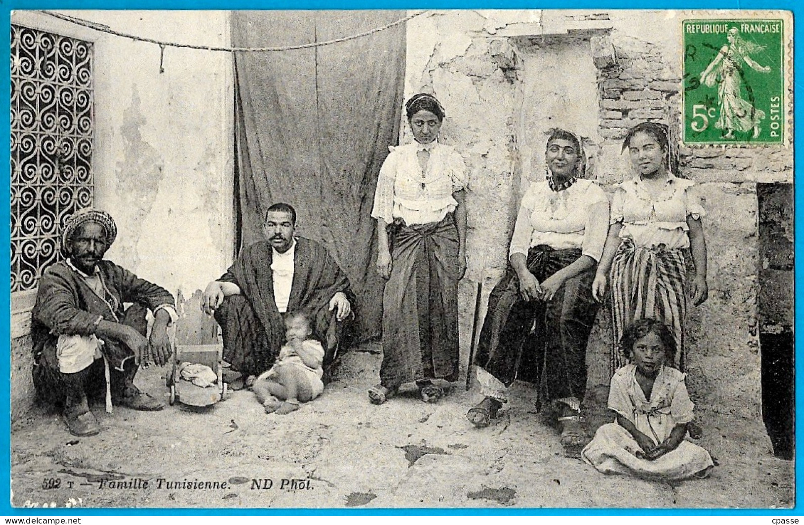 CPA Tunisie - FAMILLE TUNISIENNE ° ND Phot 592 T - Tunisia