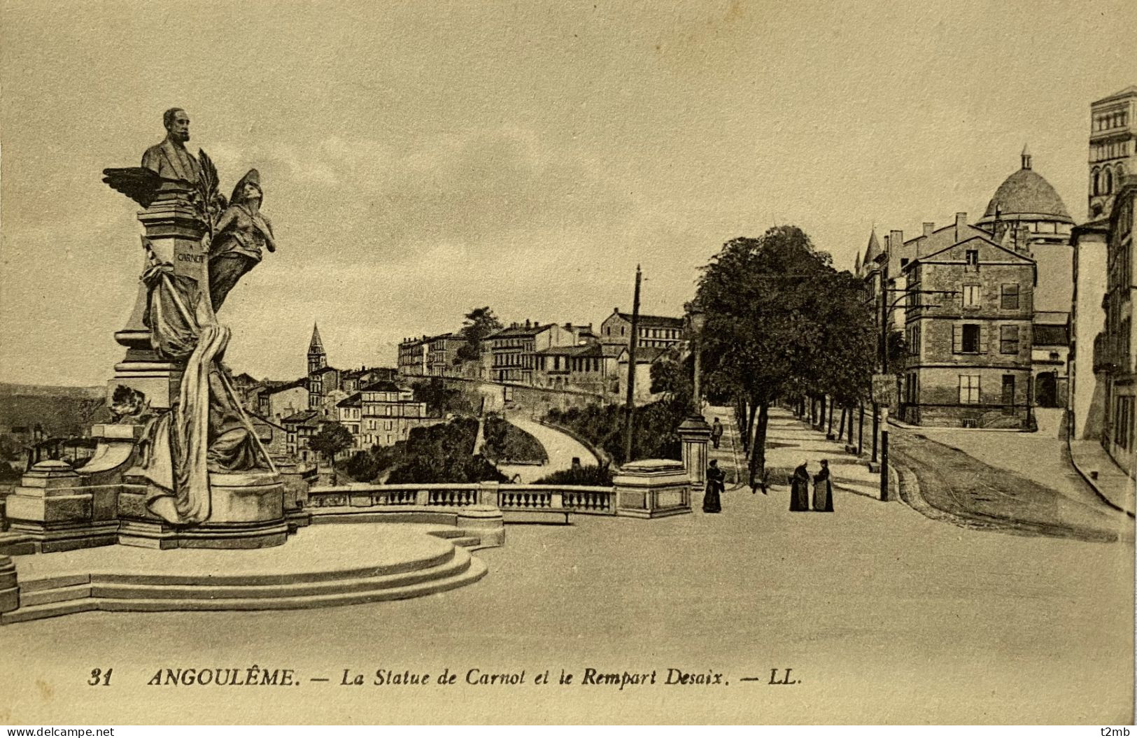 CPA (Charente) - ANGOULEME - La Statue De Carnot Et Le Rempart Desaix (n° 31) - Angouleme