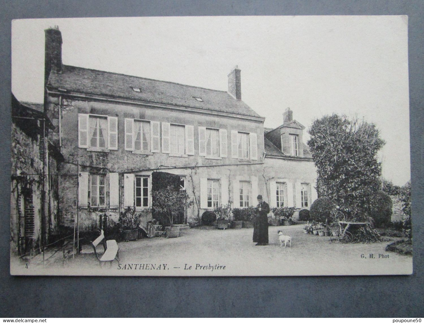 CPA 41 Loir Et Cher SANTHENAY  Prés Herbault - Mr Le Curé Et Son Chien Devant Le Presbytère 1910 - Herbault