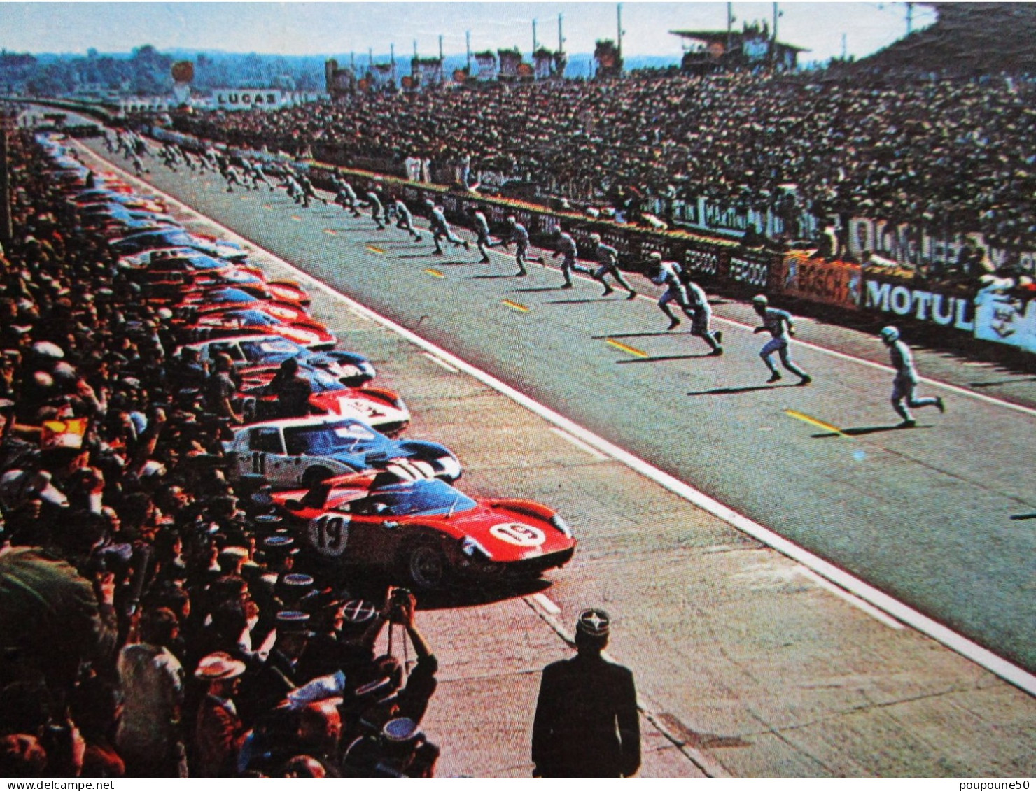 CP 72 Sarthe  LE MANS  - Le Départ De La Course Automobile Circuit Des 24 Heures Du Mans Devant Les Tribunes 1966 - Le Mans