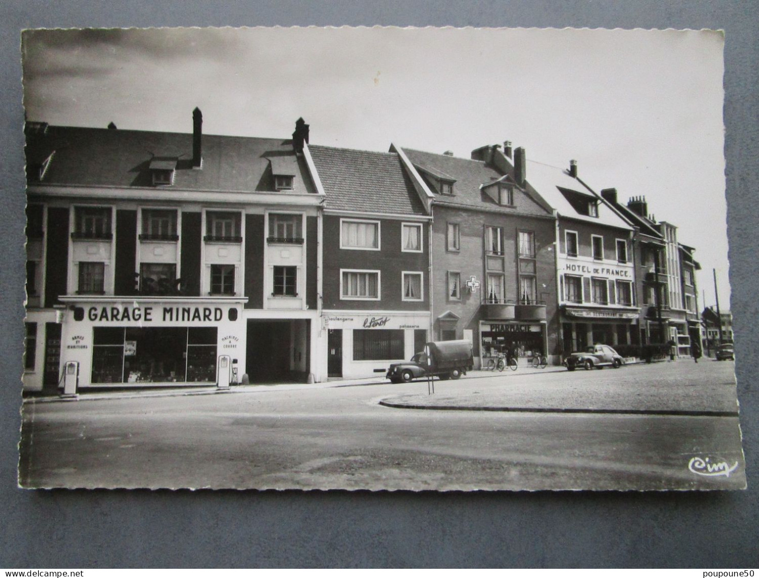 CP 60 Oise BRETEUIL Sur NOYE  -  Le Garage Statin Essence  MIMARD Place De L'hôtel De Ville  Voitures Peugeot 1950 - Breteuil