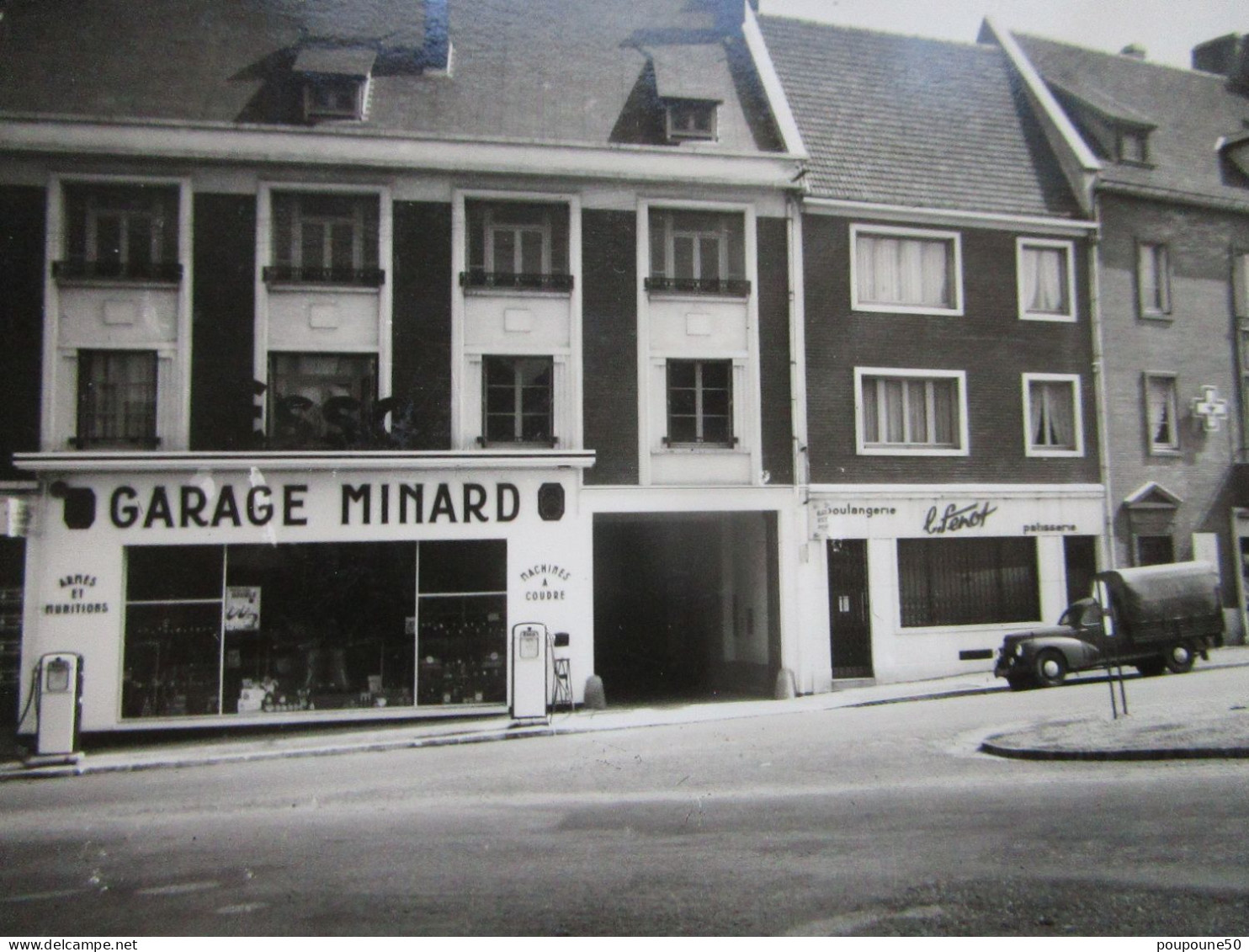 CP 60 Oise BRETEUIL Sur NOYE  -  Le Garage Statin Essence  MIMARD Place De L'hôtel De Ville  Voitures Peugeot 1950 - Breteuil