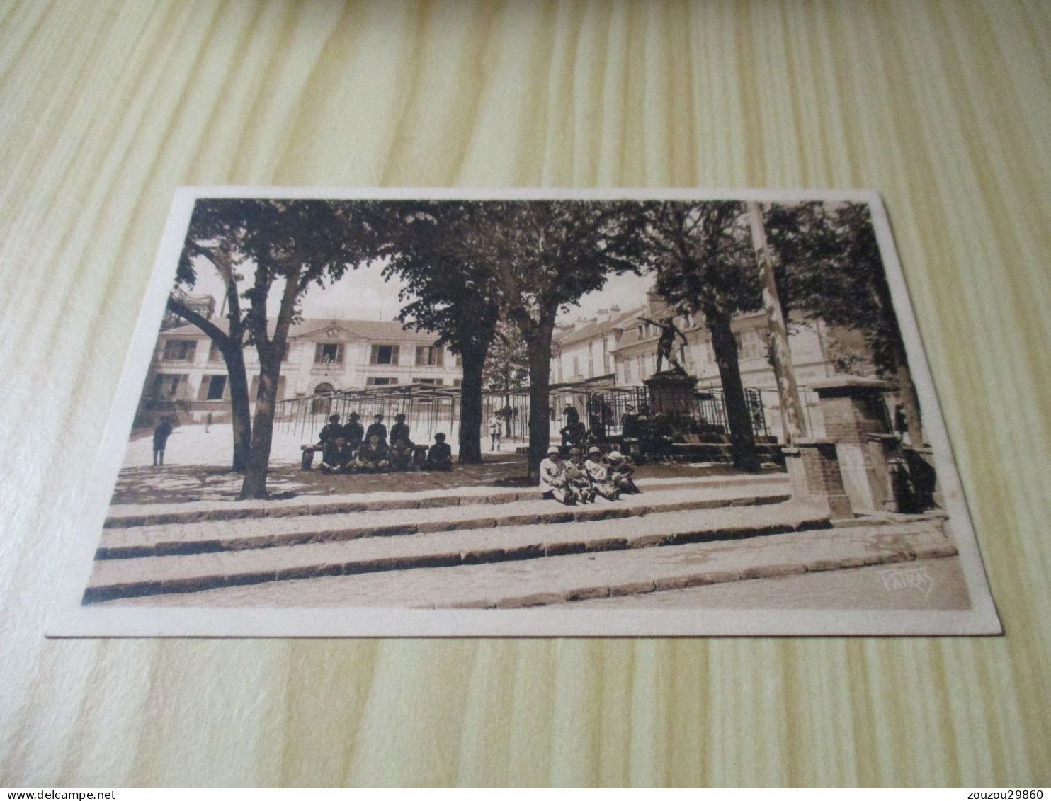 CPA Palaiseau (91).Mairie Et Statue De Bara - Carte Animée. - Palaiseau