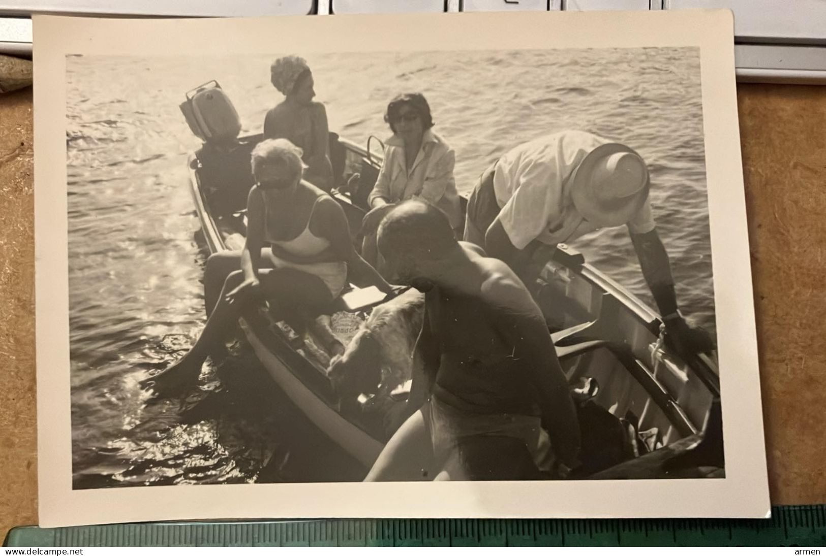 REAL PHOTO Plage  Barque à Moteur Evinrude  - Homme Torse Nu - Schiffe