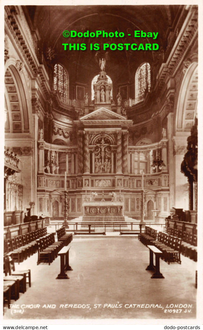 R450504 London. St. Paul Cathedral. The Choir And Reredos. Valentine. RP - Autres & Non Classés