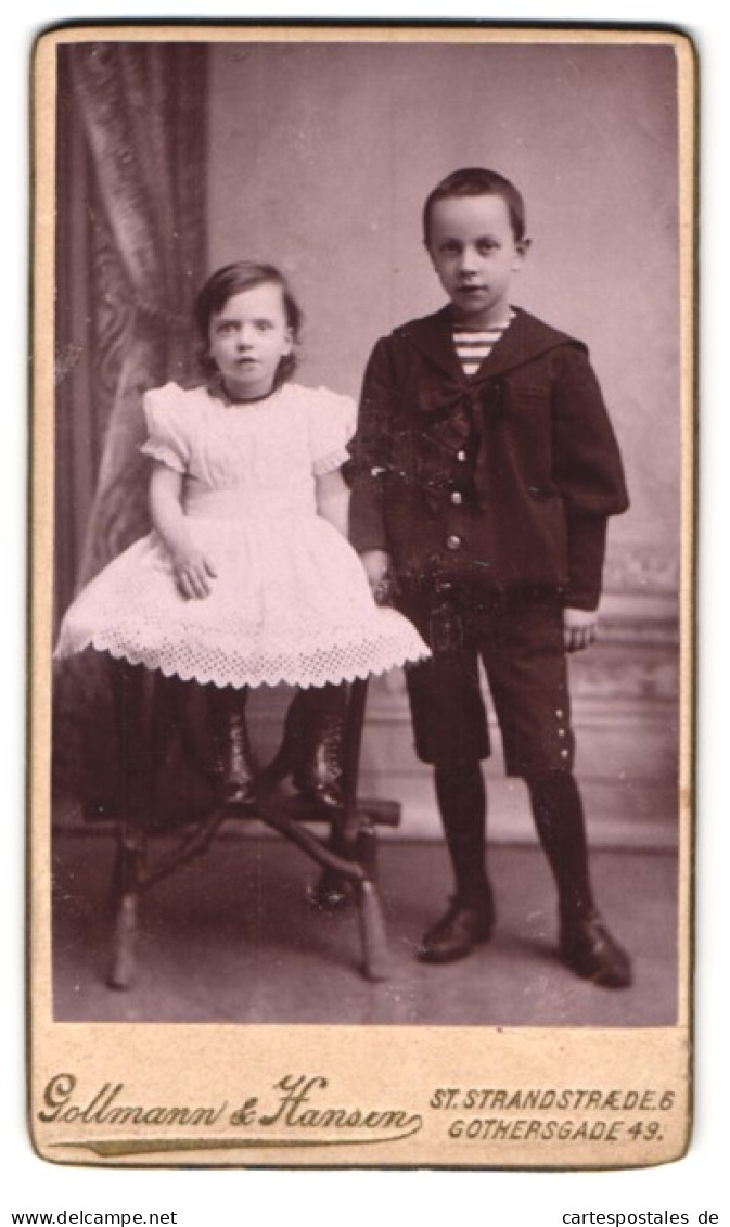 Fotografie Gollmann & Hansen, Kjobenhavn, Gothersgade 49, Portrait Niedliches Kinderpaar In Hübscher Kleidung  - Anonyme Personen