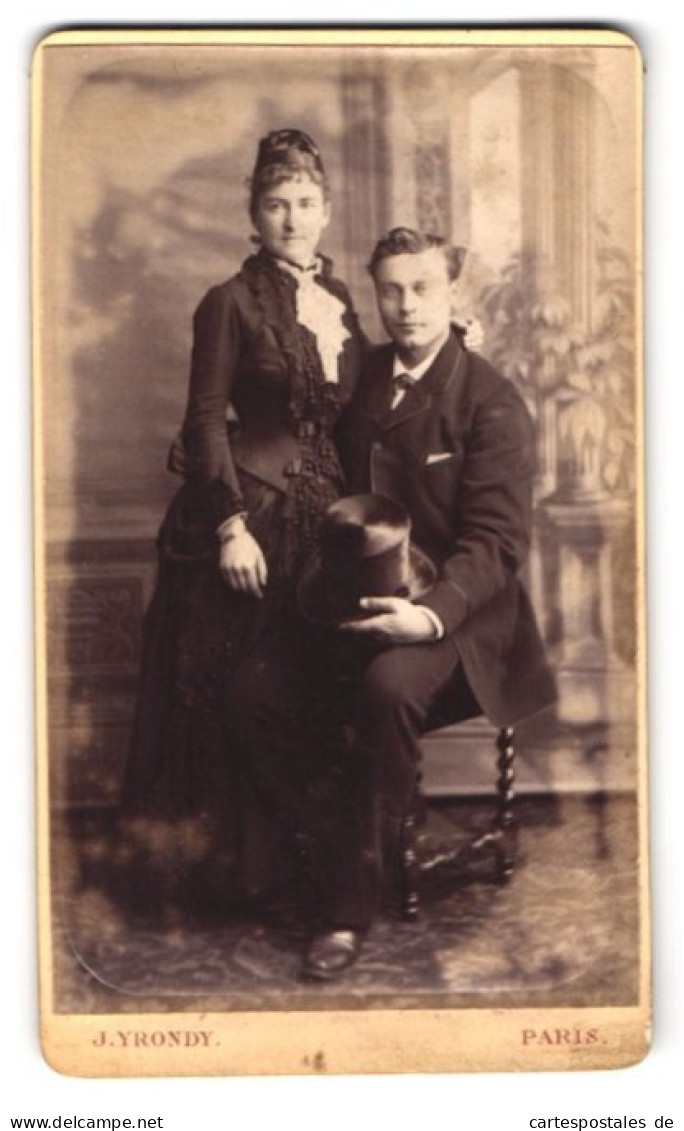Photo J. Yrondy, Paris, Avenue De La Garde, Portrait De Eines Elegant Gekleideten Paares  - Anonymous Persons