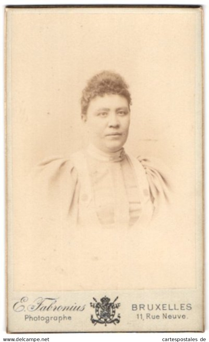 Fotografie E. Fabronius, Bruxelles, 11 Rue Neuve, Portrait Hübsche Dame Mit Lockigem Haar  - Personnes Anonymes