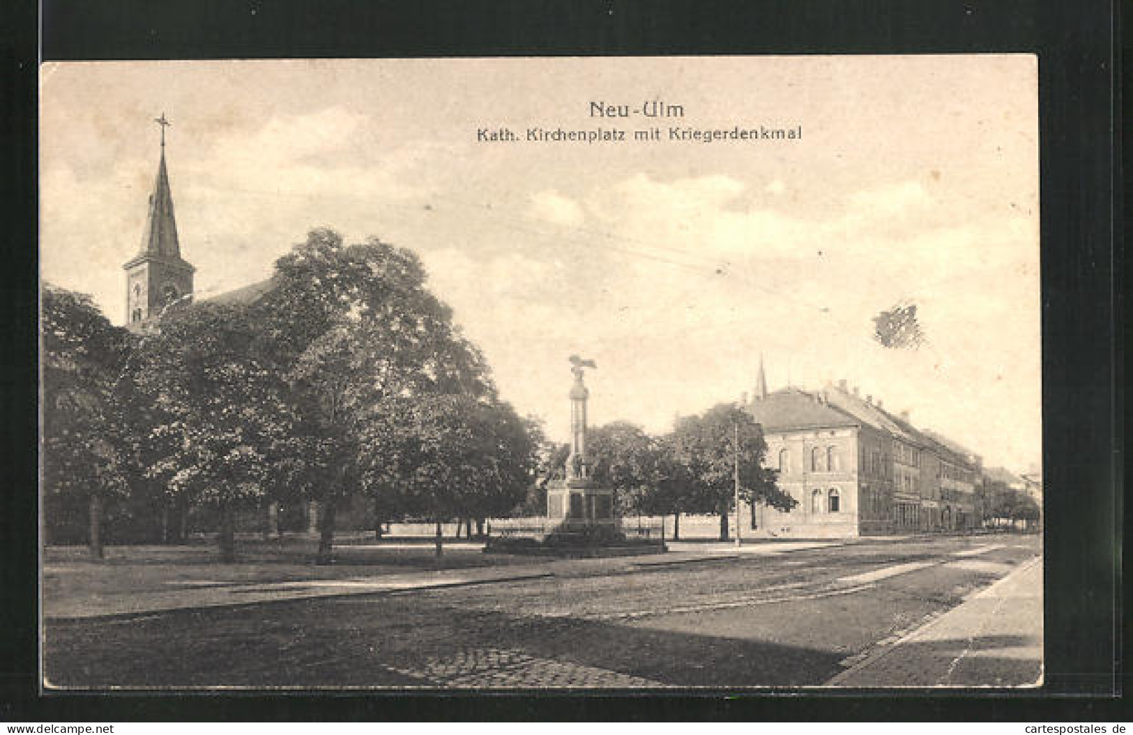 AK Neu-Ulm, Kath. Kirchenplatz Mit Kriegerdenkmal  - Neu-Ulm