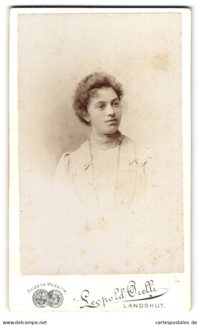 Fotografie Leopold Orelli, Landshut, Maximiliansstrasse 1, Portrait Junge Dame In Modischer Kleidung  - Anonyme Personen