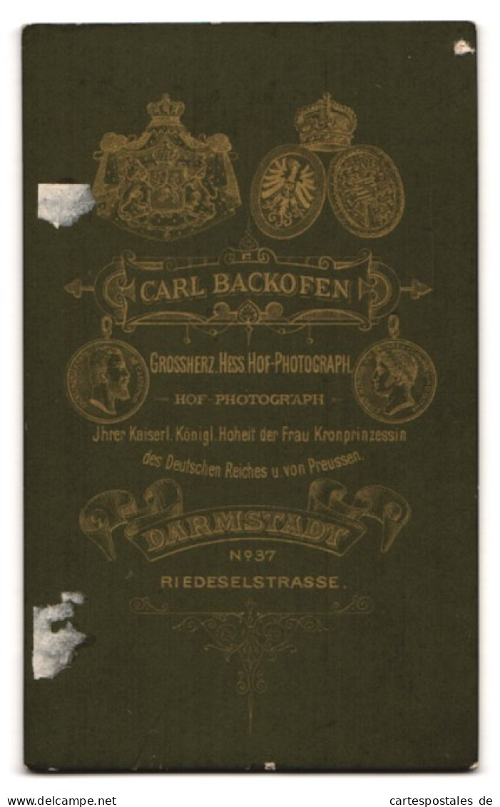 Fotografie Carl Backofen, Darmstadt, Riedeselstrasse 37, Portrait Junge Dame Mit Ponyfrisur  - Anonyme Personen
