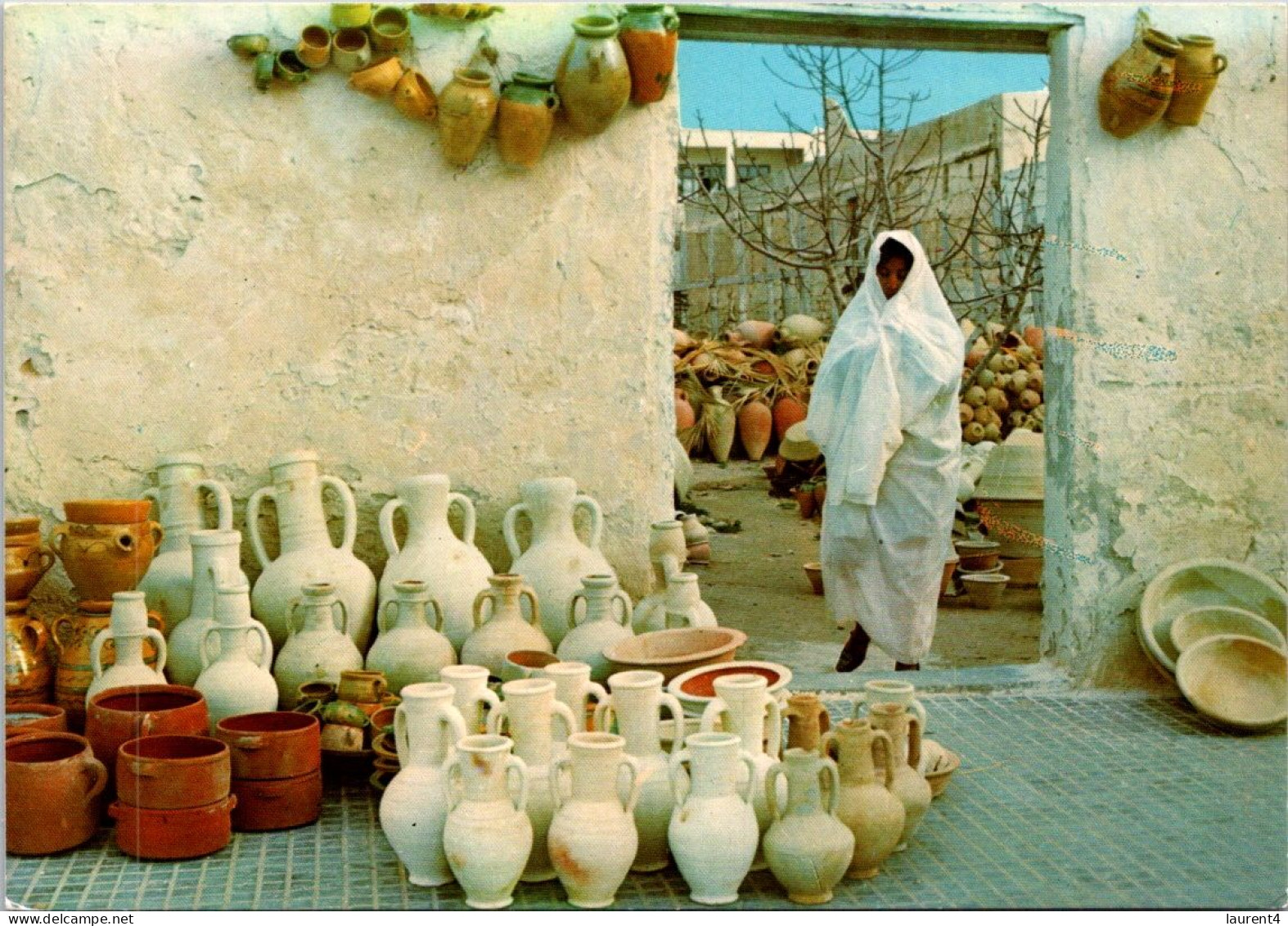 16-5-2024 (5 Z 18) Tunisia - Nabeul Pottery Works (shop) - Shops