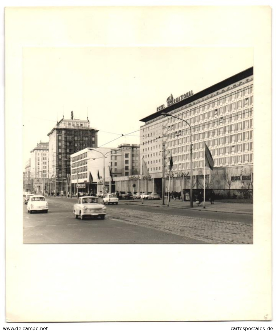 12 Fotografien Ansicht Magdeburg, Herausgeber PGH Film & Bild Berlin, Foto-Dieck, Das Leben Im Sozialismus-DDR  - Krieg, Militär