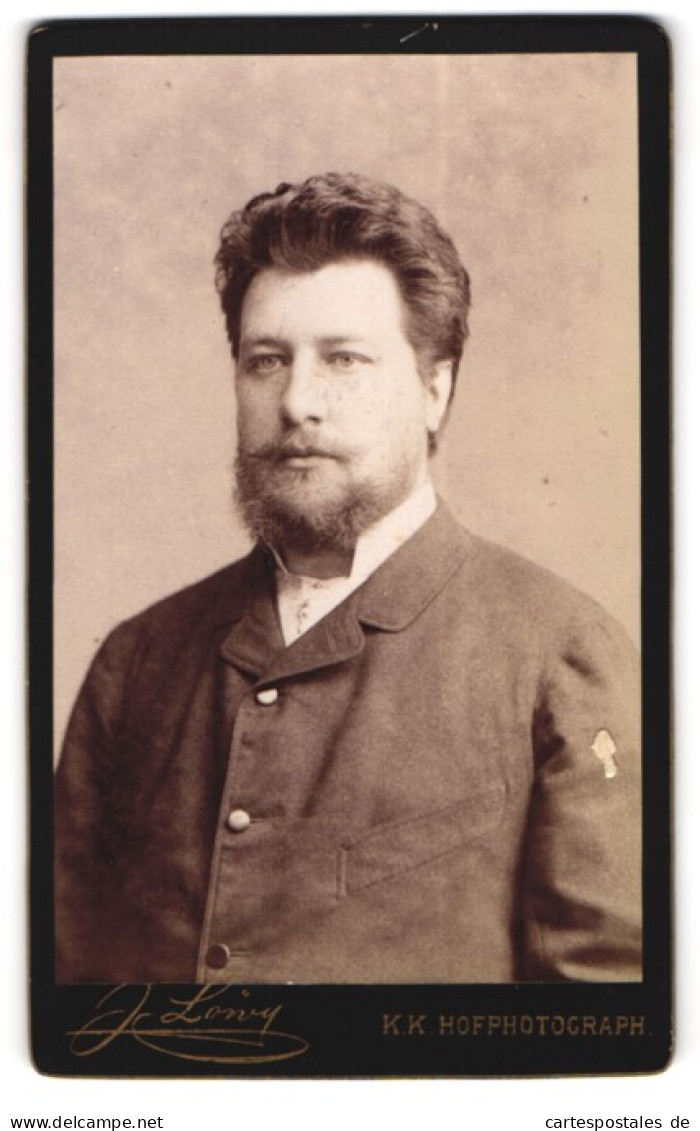 Fotografie J. Löwy, Wien, Weihburggasse 31, Herr Mit Vollem Haar  - Anonymous Persons