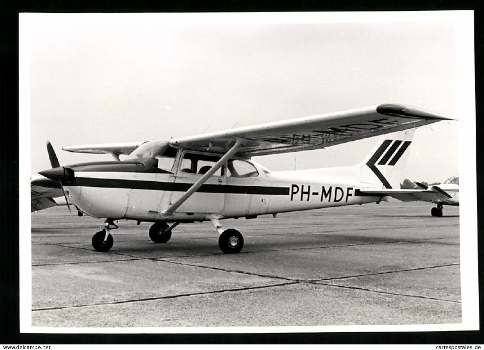 Fotografie Flugzeug, Schulterdecker Propellerflugzeug, Kennung PH-MDF  - Luftfahrt