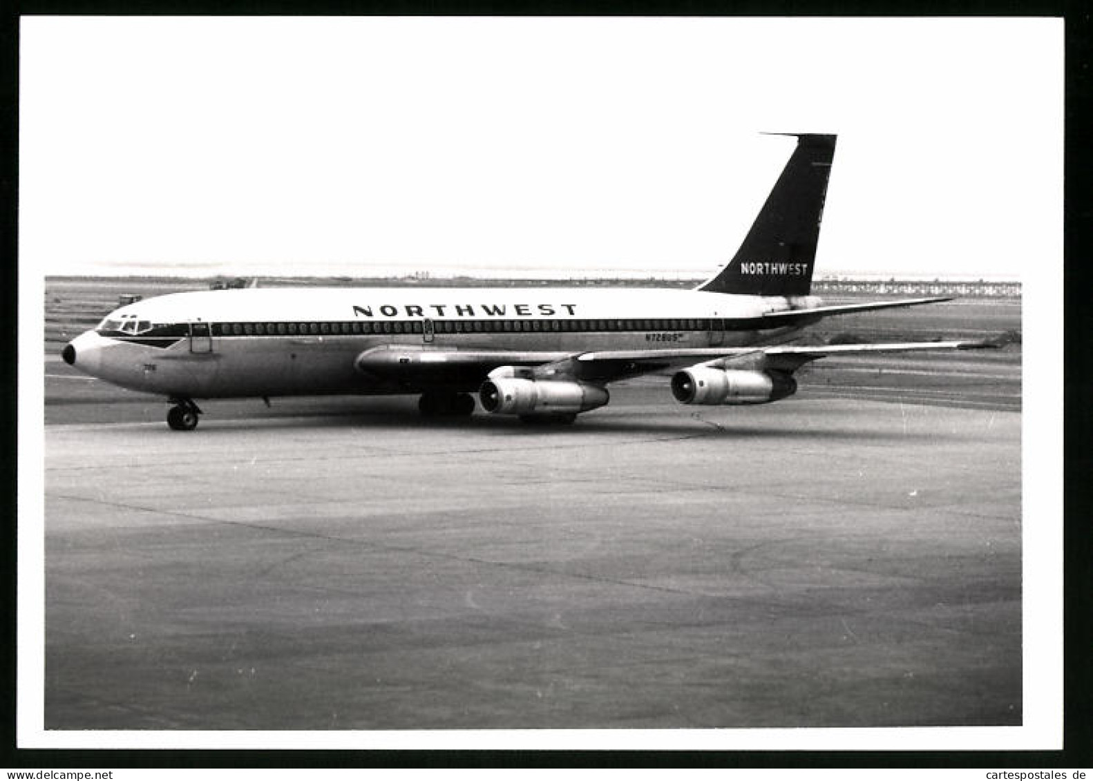 Fotografie Flugzeug Boeing 707 Jumbojet, Passagierflugzeug Northwest, Kennung N726US  - Luftfahrt