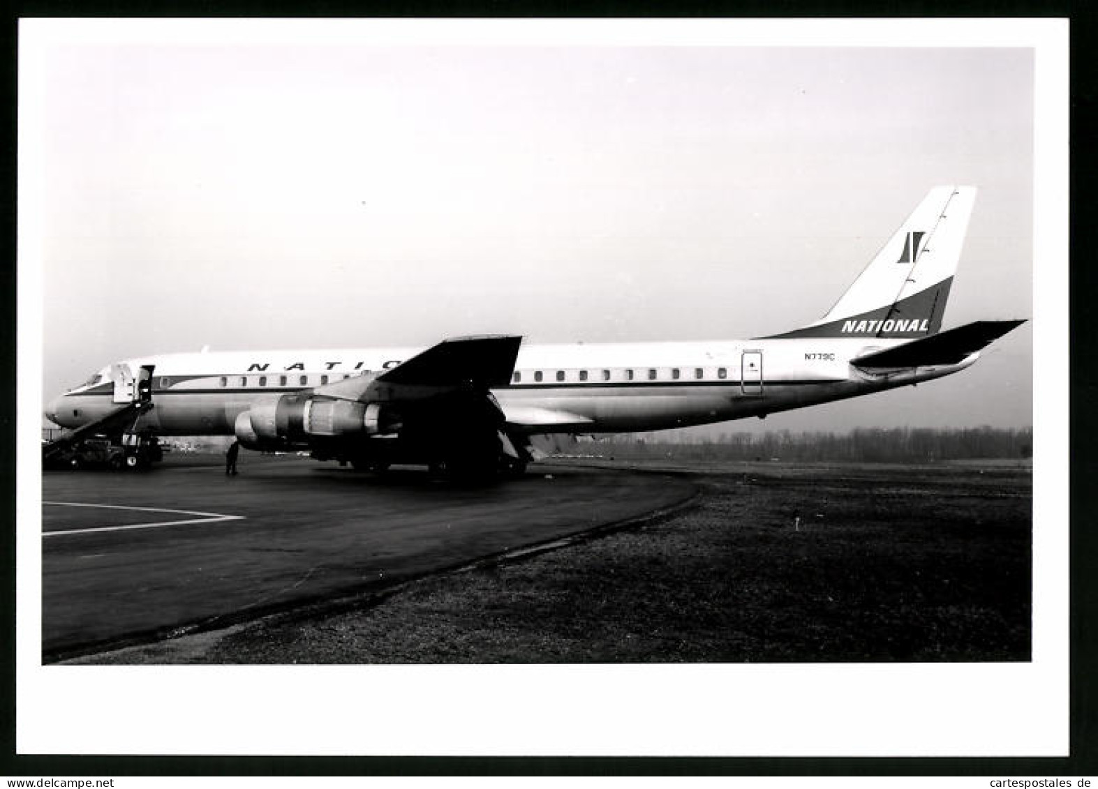 Fotografie Flugzeug Douglas DC-8, Passagierflugzeug National Air, Kennung N779C  - Luftfahrt