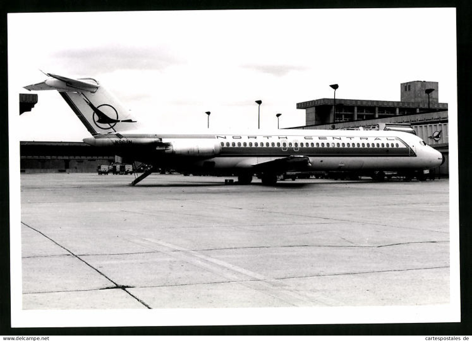 Fotografie Flugzeug Douglas DC-9, Passagierflugzeug North Central, Kennenung N963N  - Luftfahrt