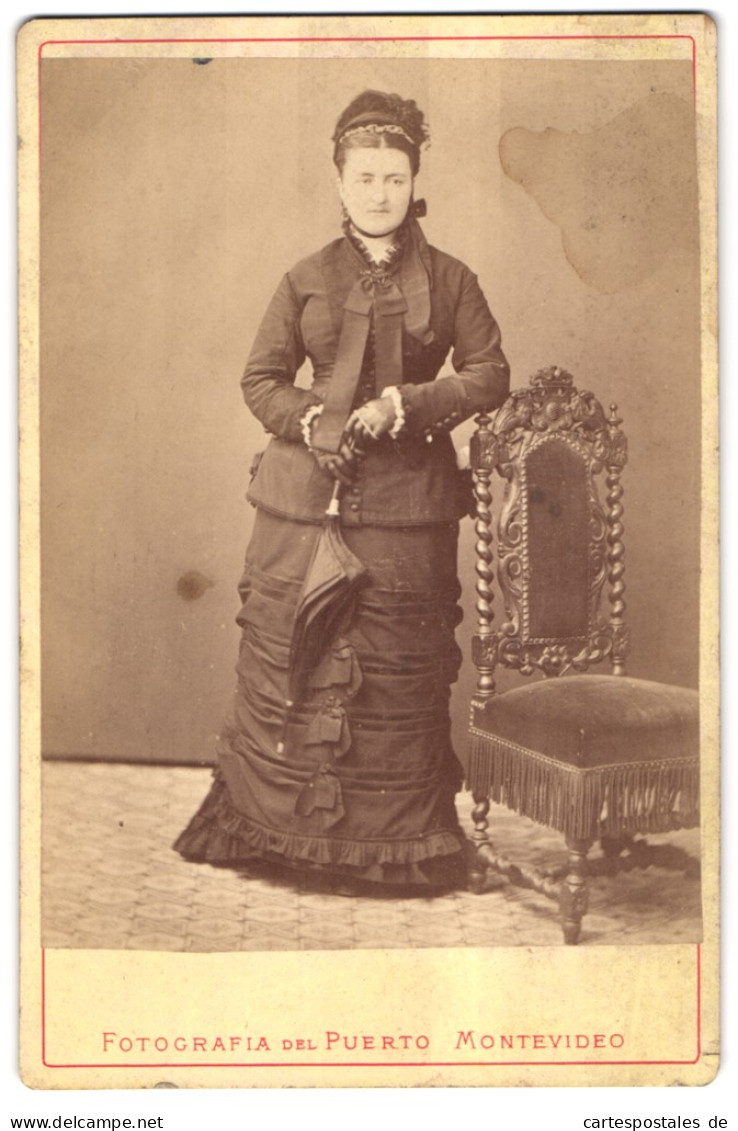 Fotografie Juan B. Varonne, Montevideo, Calle Del 25 De Agosto 104, Portrait Junge Frau Im Biedermeierkleid  - Anonymous Persons