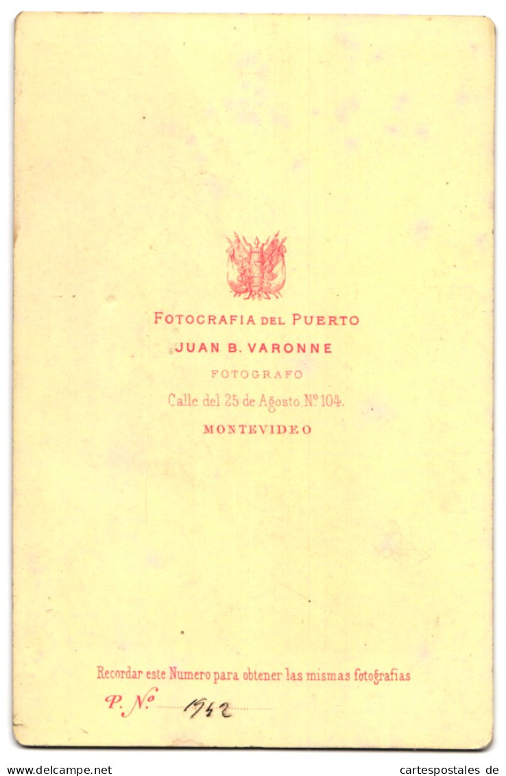 Fotografie Juan B. Varonne, Montevideo, Calle Del 25 De Agosto 104, Portrait Junge Frau Im Biedermeierkleid  - Anonieme Personen