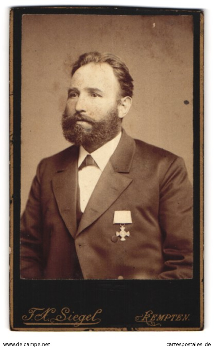 Fotografie F. X. Siegel, Kempten, Kottermer Str., Mann Im Anzug Mit Orden An Der Brust, Vollbart  - Krieg, Militär