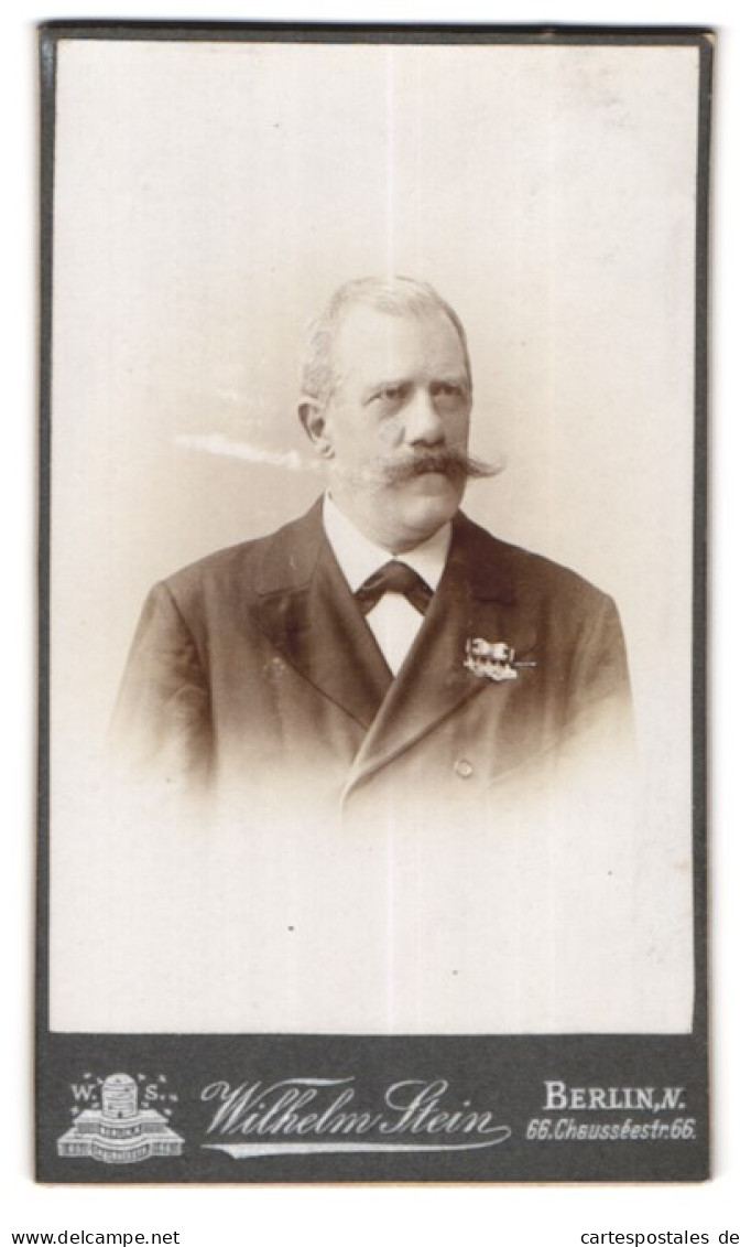 Fotografie Wilhelm Stein, Berlin, Chausseestr. 66, älterer Herr Im Anzug Mit Miniaturordenspange Am Revers  - Guerre, Militaire