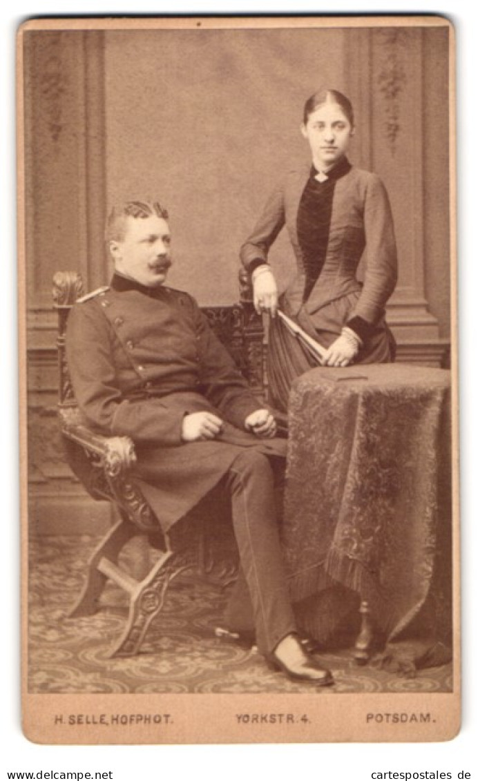 Fotografie H. Selle, Potsdam, Yorkstr. 4, Soldat Ernst Holtz In Uniform Nebst Frau Olga Meissner Als Brautpaar  - Krieg, Militär