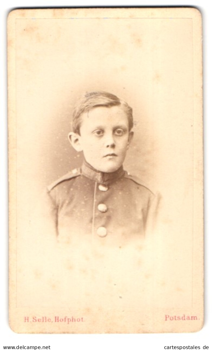 Fotografie H. Selle, Potsdam, York-Str. 4, Kleiner Knabe Als Soldat In Uniform Mit Ausdruckslosem Blick  - War, Military