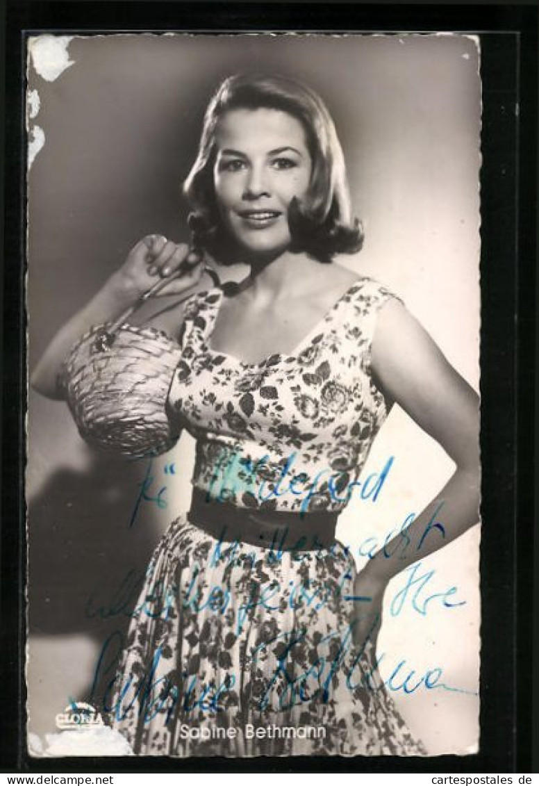 AK Schauspielerin Sabine Bethmann Im Sommerkleid, Autograph  - Schauspieler