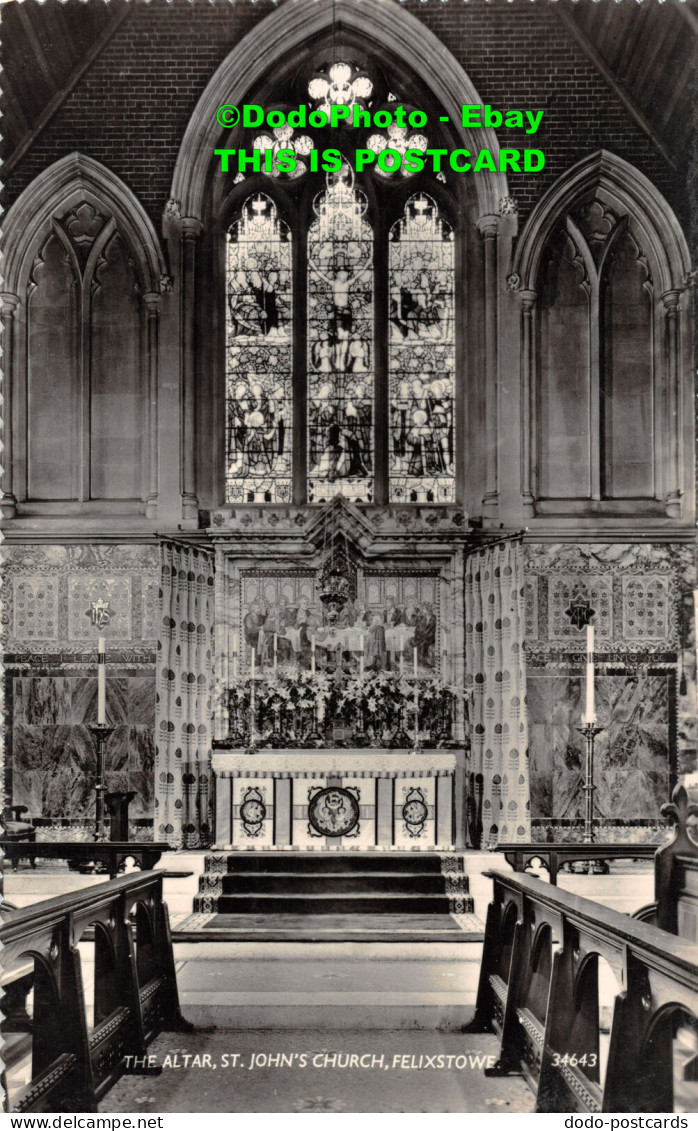 R451604 Felixstowe. The Altar. St. John Church. Harvey Barton. RP - Monde