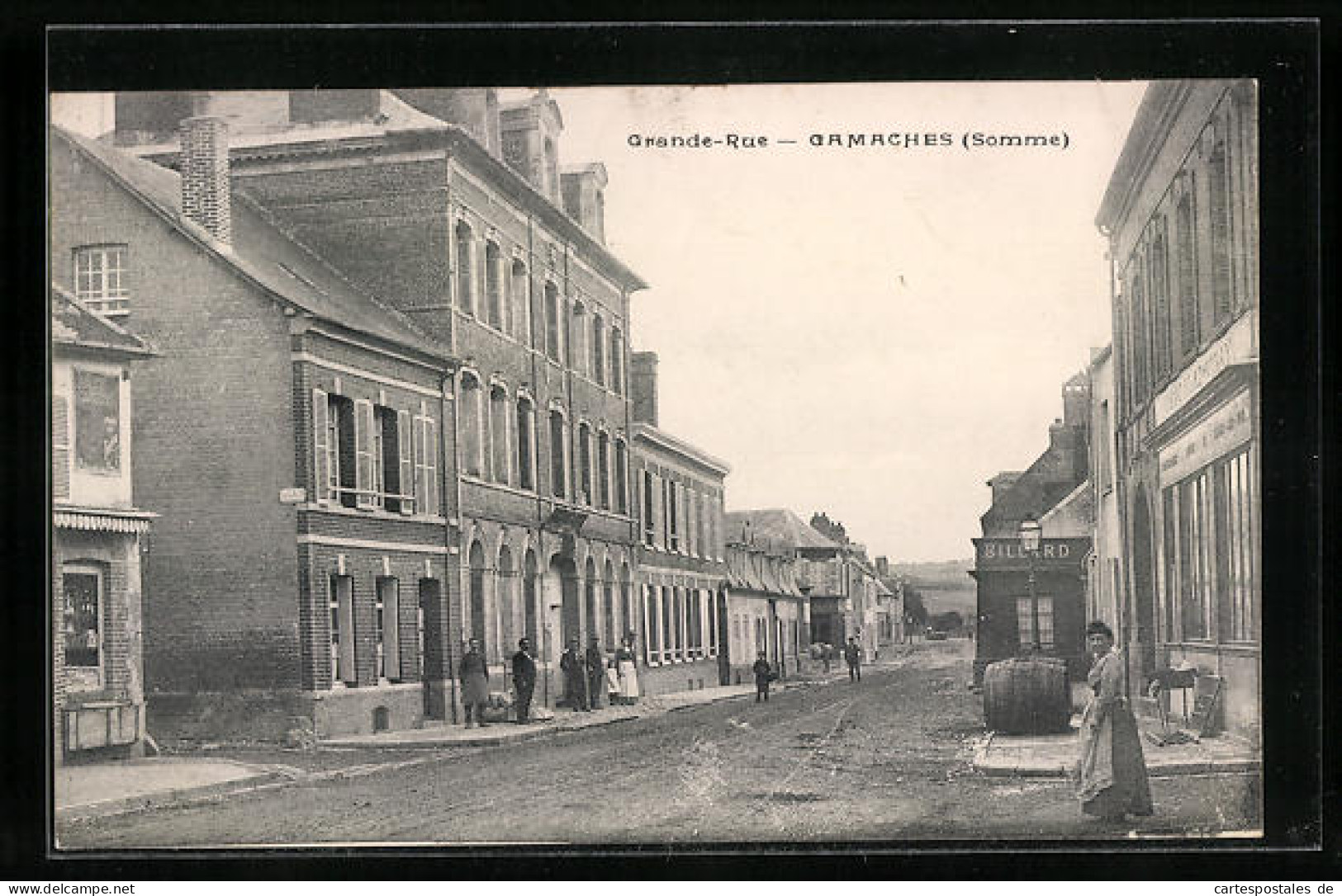 CPA Gamaches, Grande-Rue, Vue De La Rue  - Autres & Non Classés