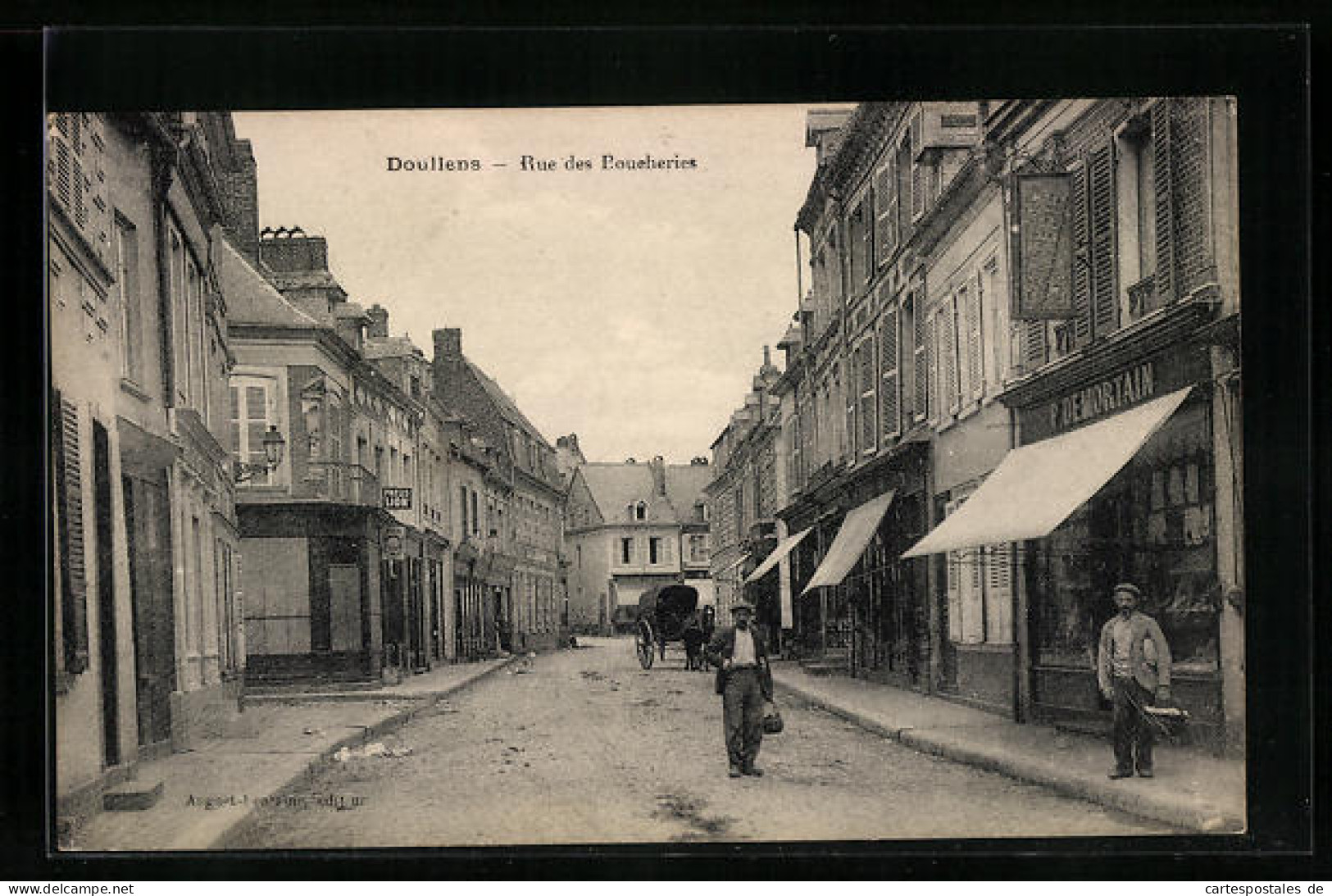 CPA Doullens, Rue Des Boucheries, Vue De La Rue  - Doullens