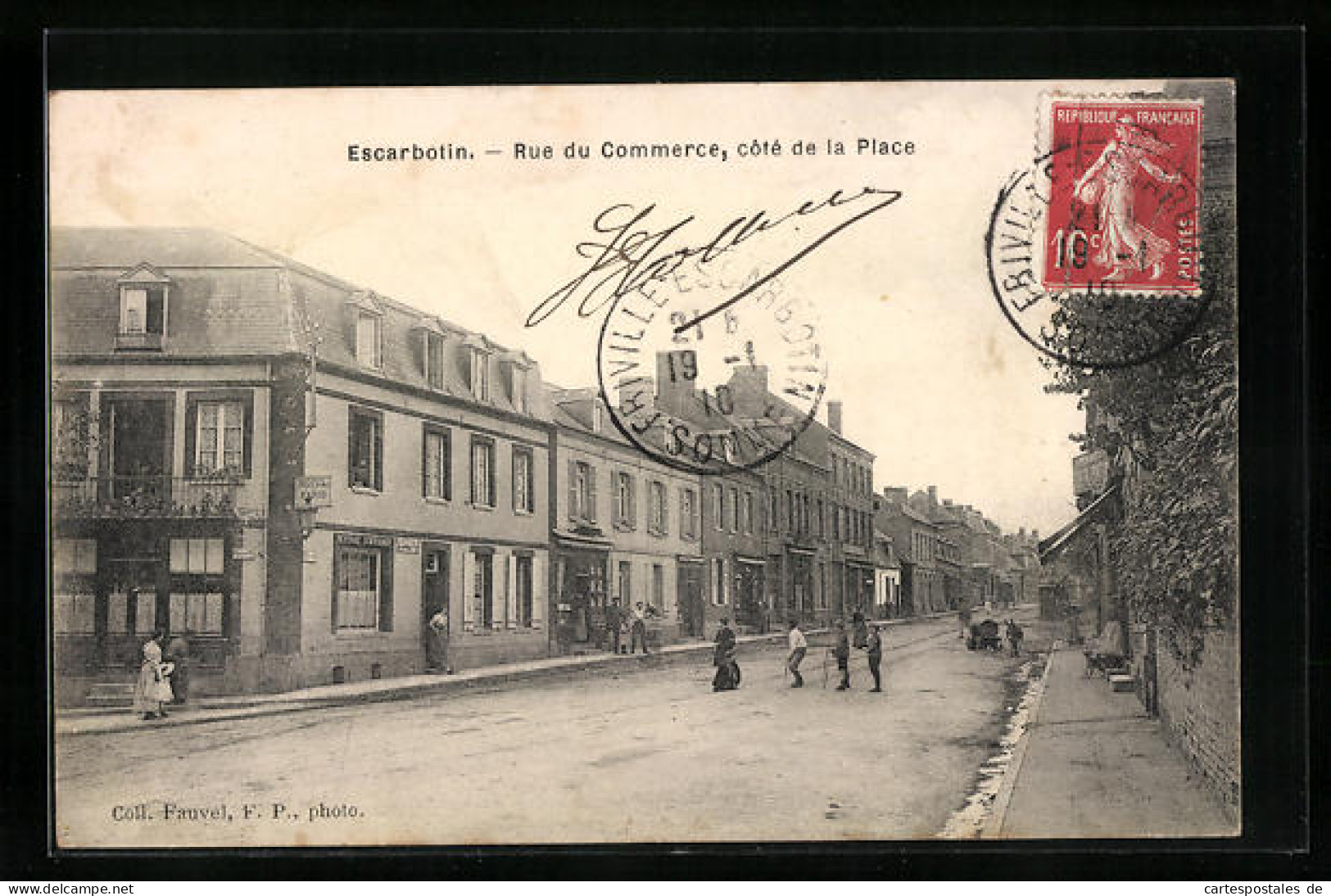 CPA Escarbotin, Rue Du Commerce, Côté De La Place, Vue De La Rue  - Autres & Non Classés