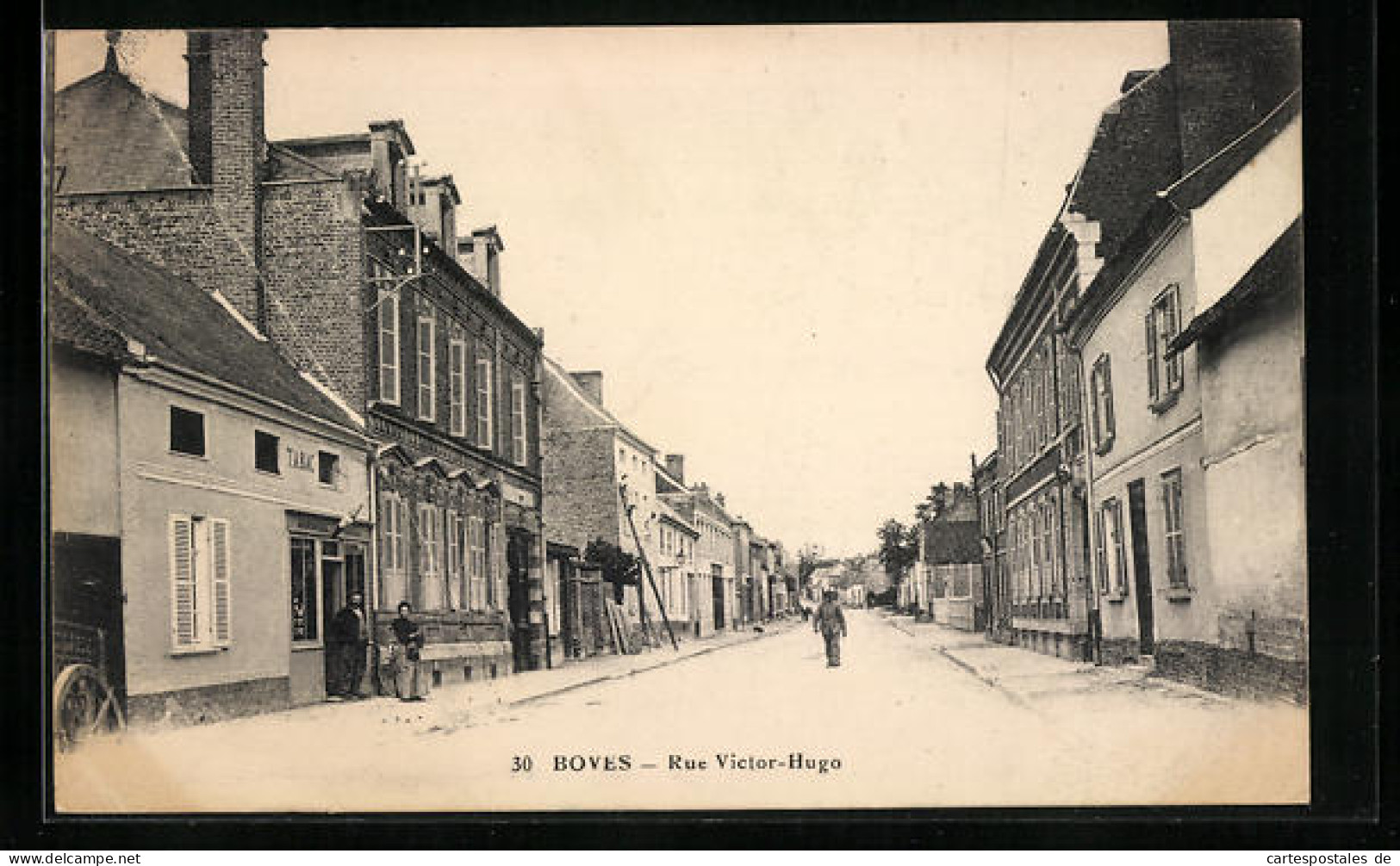 CPA Boves, Rue Victor-Hugo, Vue De La Rue  - Boves