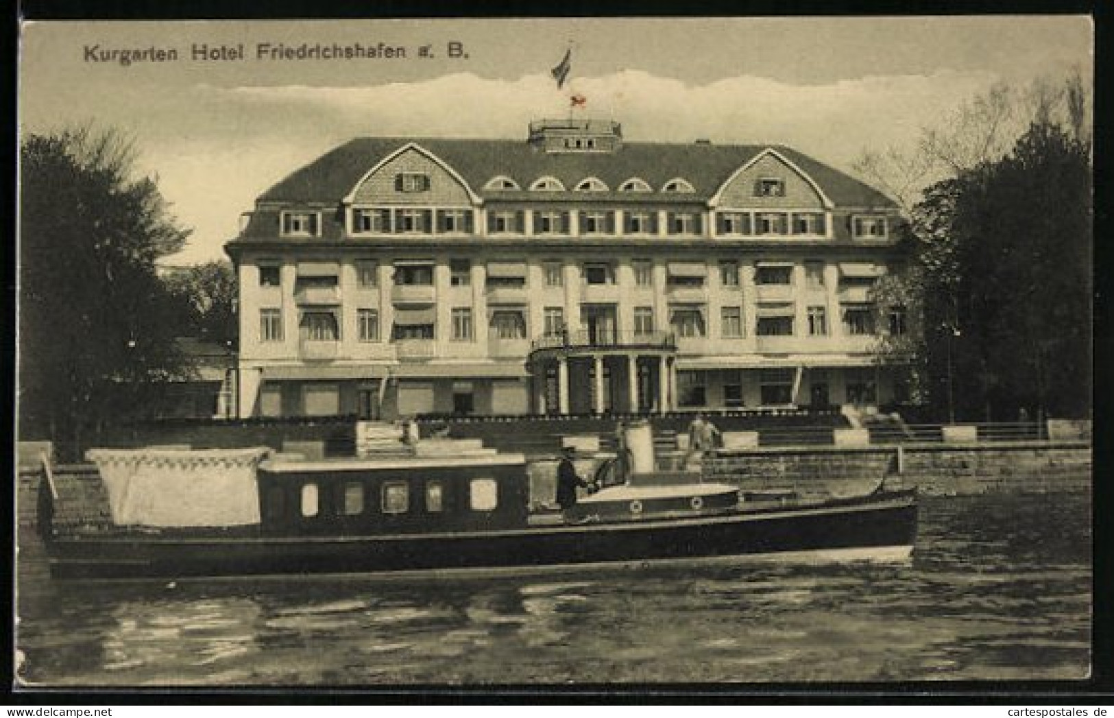 AK Friedrichshafen A. Bodensee, Kurgarten Und Hotel Mit Wasserpartie  - Friedrichshafen